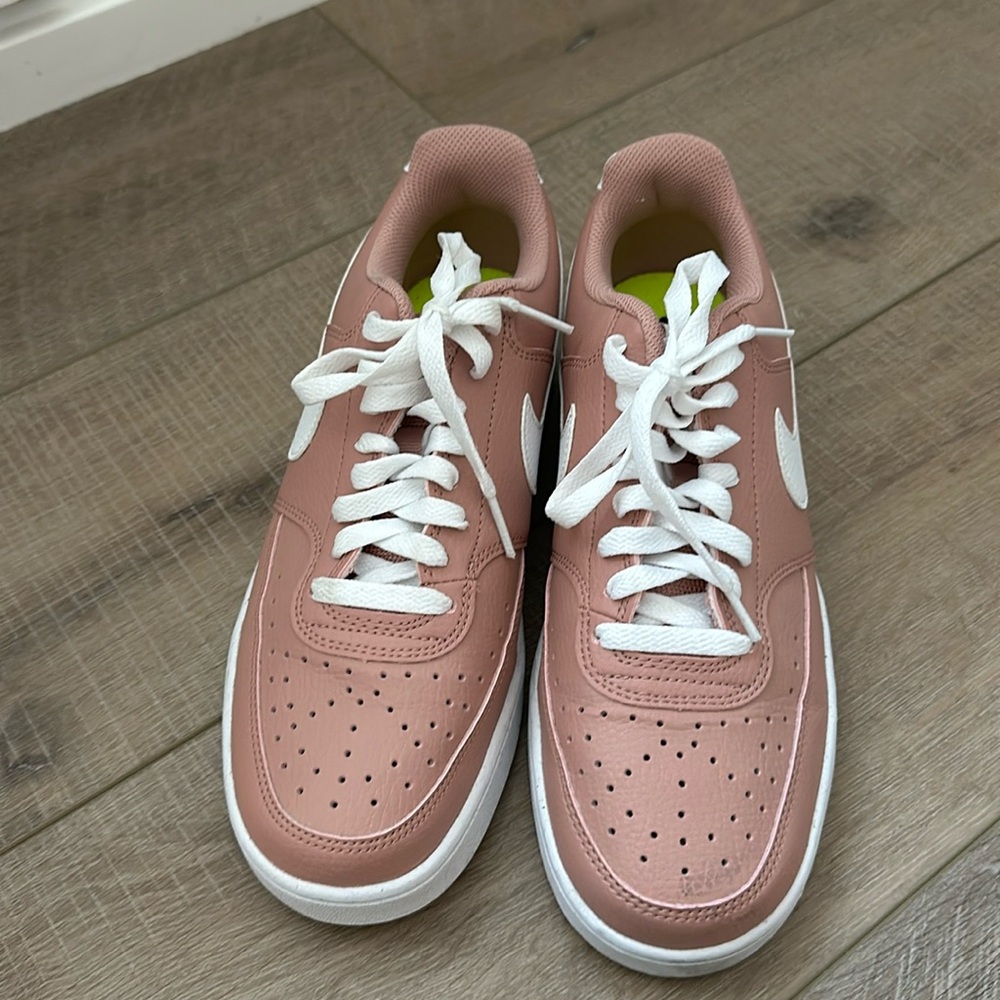 Rose women’s nike sneakers. Size 9.5
